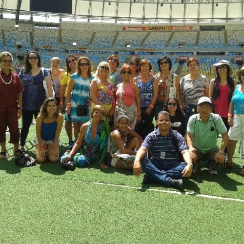 03 - COM GRUPO NO GRAMADO